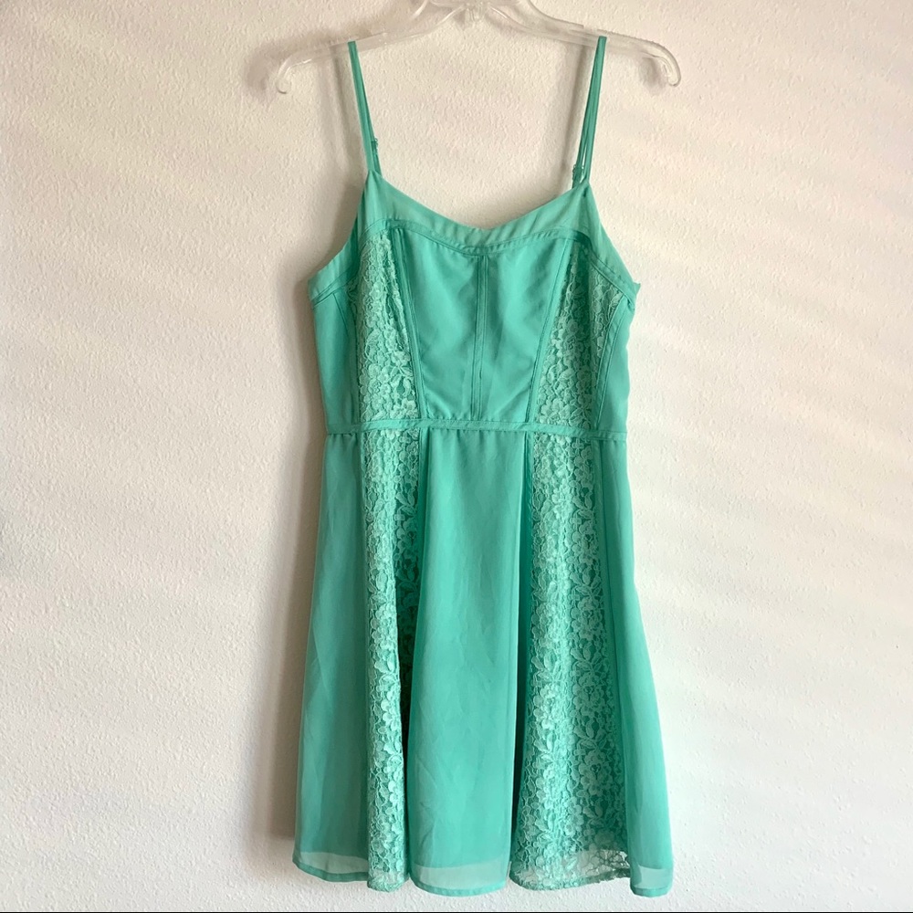 💕Seafoam Green Lauren Conrad Lace Dress